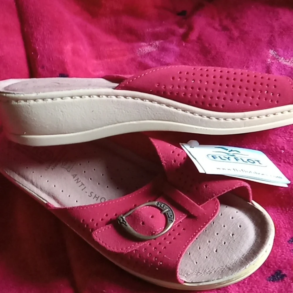 Red Suede sandlals - Picture 3 of 6